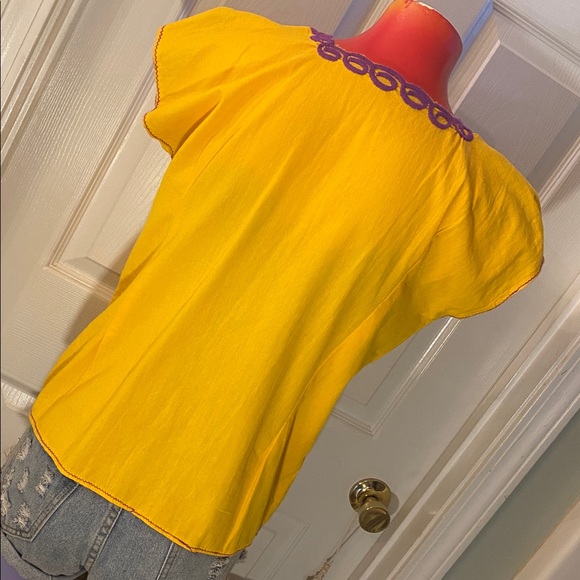 Handmade Vibrant Floral Embroidered Women's Blouse - Picture 8 of 9